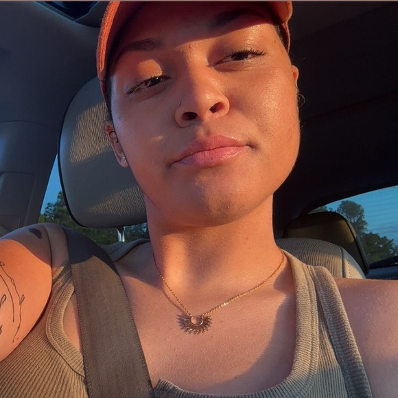 Meet your Posher, Kiersten - Picture 1 of 1